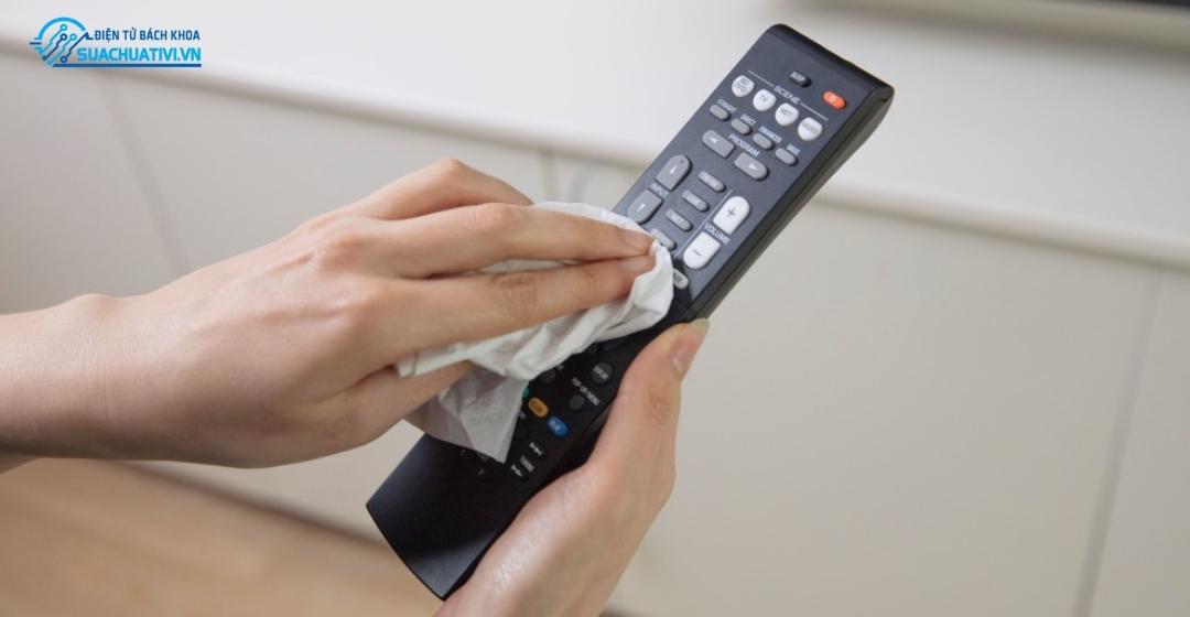 Vệ sinh điều khiển tivi