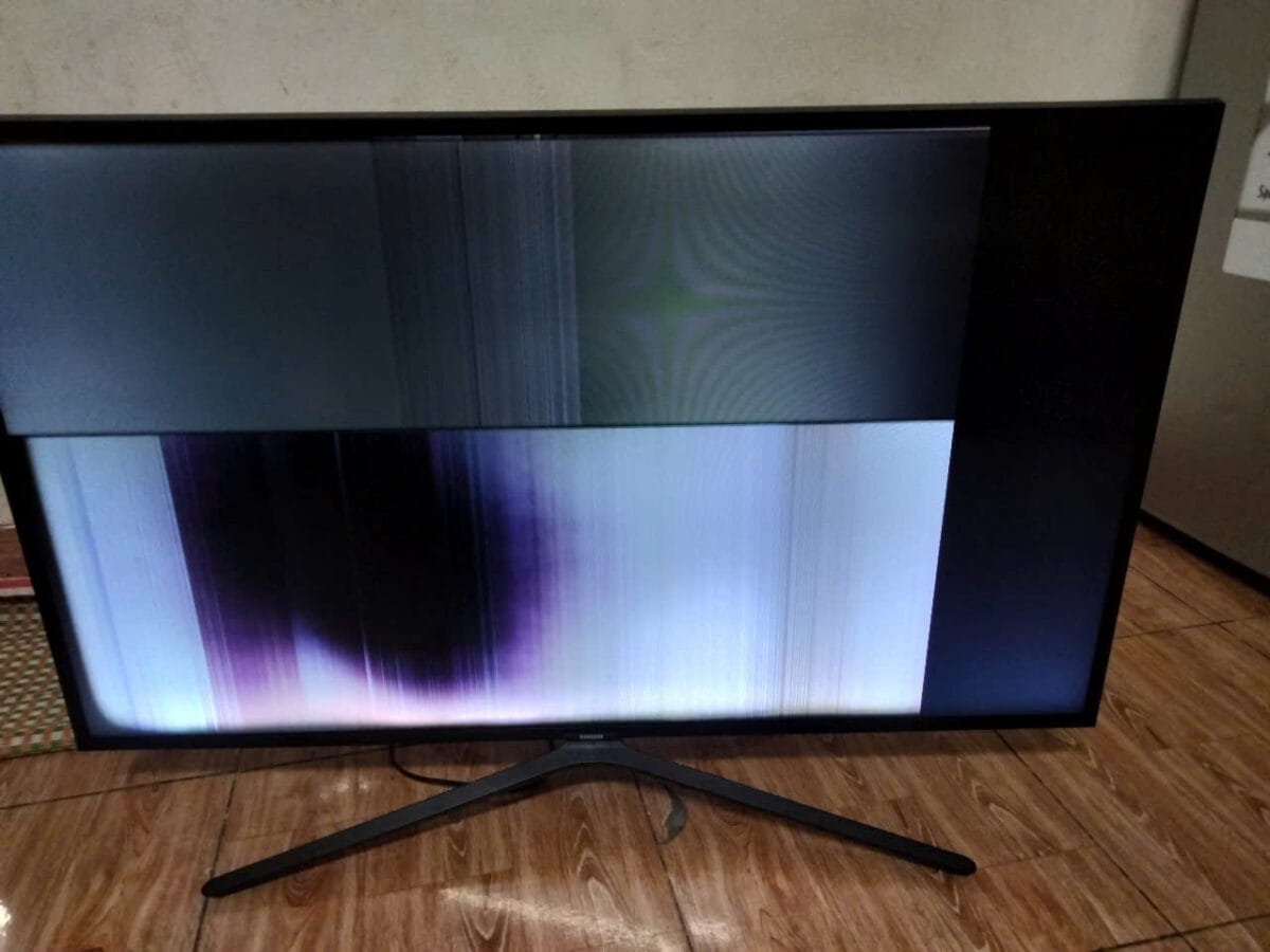 Tìm Thợ Sửa Tivi Chuyên Nghiệp Tại Hà Nội – Gọi Ngay Điện Tử Bách Khoa