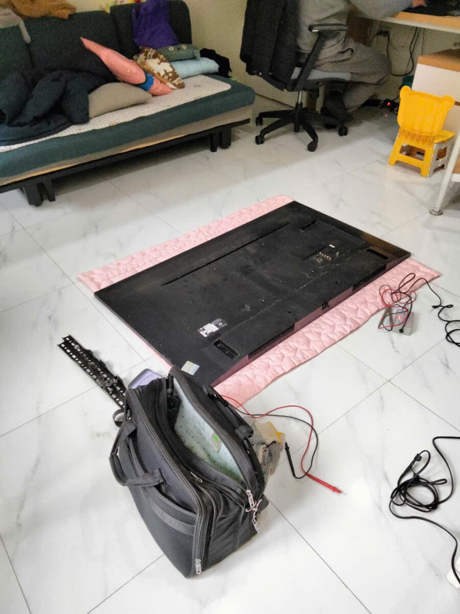 Điện Tử Bách Khoa Lưu Ý Khách Tự Sửa Tivi Tại Nhà Cần Chú Ý Gì?